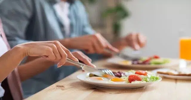 Menopoz Döneminde Beslenme Nasıl Olmalı? 1 Menapoz Döneminde Beslenme Nasıl Olmalı